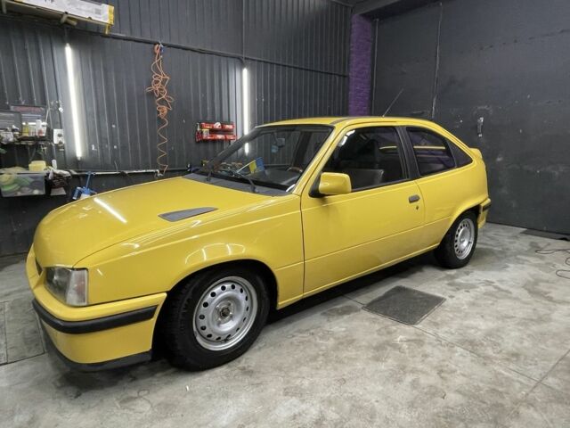 Жовтий Опель Кадет, об'ємом двигуна 1.6 л та пробігом 300 тис. км за 1400 $, фото 3 на Automoto.ua