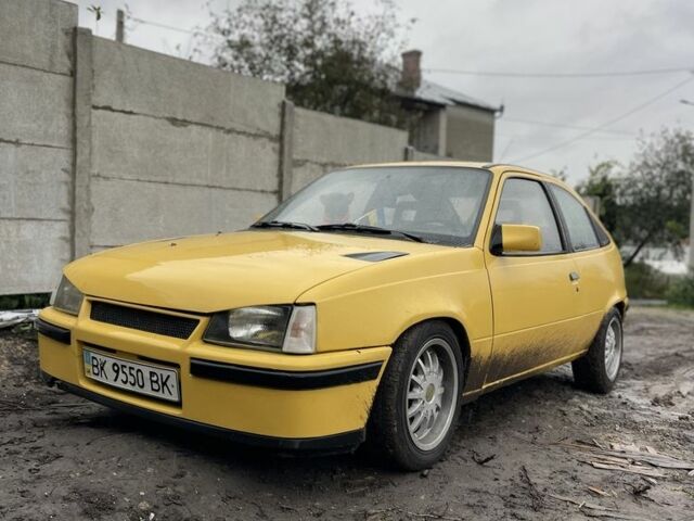 Жовтий Опель Кадет, об'ємом двигуна 1.6 л та пробігом 300 тис. км за 1400 $, фото 18 на Automoto.ua