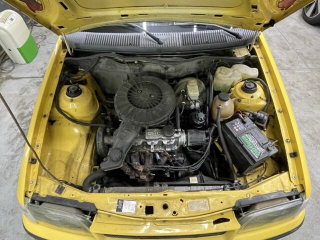 Жовтий Опель Кадет, об'ємом двигуна 1.6 л та пробігом 300 тис. км за 1400 $, фото 6 на Automoto.ua