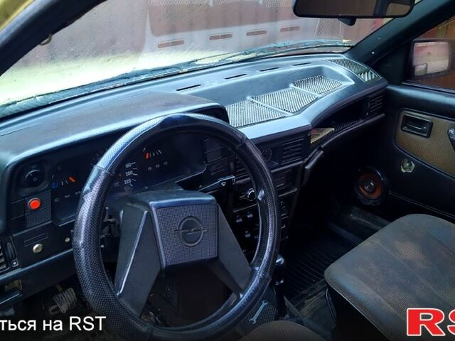 Желтый Опель Кадет, объемом двигателя 1.3 л и пробегом 0 тыс. км за 1300 $, фото 6 на Automoto.ua