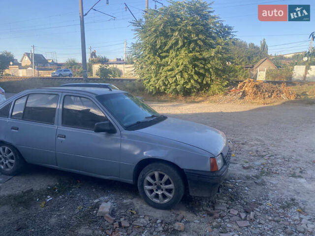 Серый Опель Кадет, объемом двигателя 1.6 л и пробегом 300 тыс. км за 700 $, фото 1 на Automoto.ua