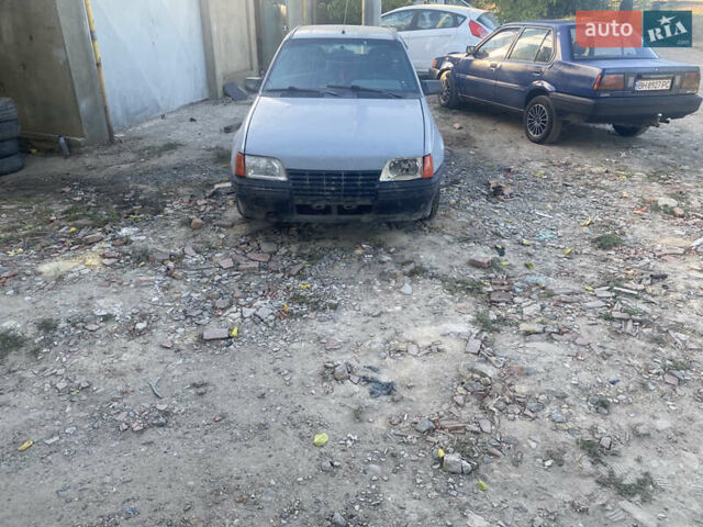 Серый Опель Кадет, объемом двигателя 1.6 л и пробегом 300 тыс. км за 700 $, фото 4 на Automoto.ua