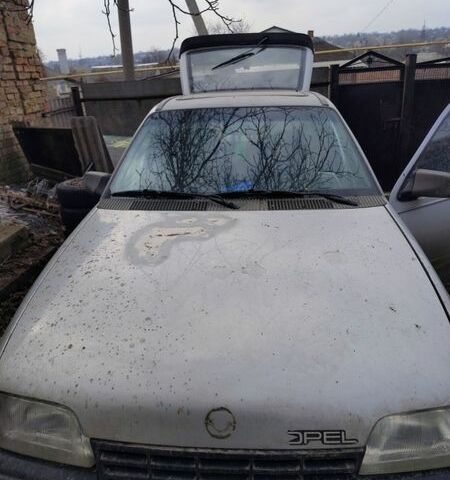 Серый Опель Кадет, объемом двигателя 1.3 л и пробегом 999 тыс. км за 500 $, фото 4 на Automoto.ua