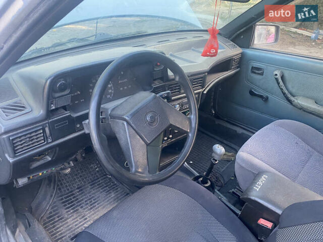 Серый Опель Кадет, объемом двигателя 1.6 л и пробегом 300 тыс. км за 700 $, фото 8 на Automoto.ua