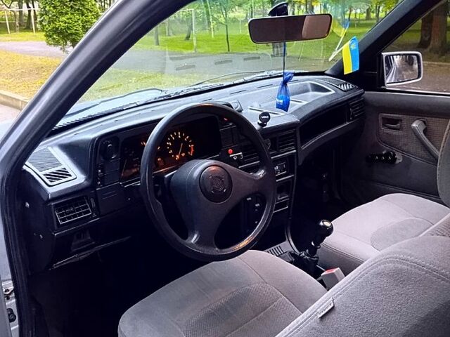 Серый Опель Кадет, объемом двигателя 1.4 л и пробегом 237 тыс. км за 850 $, фото 7 на Automoto.ua