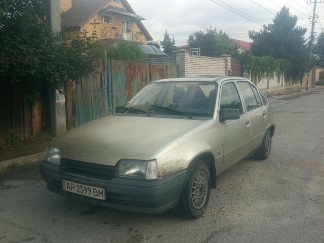 Серый Опель Кадет, объемом двигателя 1.6 л и пробегом 100 тыс. км за 500 $, фото 4 на Automoto.ua