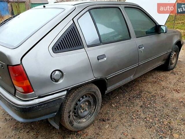 Серый Опель Кадет, объемом двигателя 1.4 л и пробегом 100 тыс. км за 1300 $, фото 3 на Automoto.ua