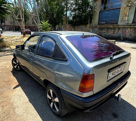 Серый Опель Кадет, объемом двигателя 1.6 л и пробегом 250 тыс. км за 1200 $, фото 6 на Automoto.ua