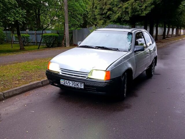 Серый Опель Кадет, объемом двигателя 1.4 л и пробегом 237 тыс. км за 850 $, фото 1 на Automoto.ua