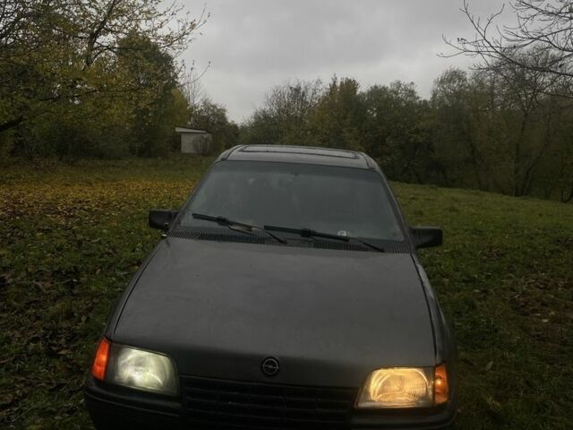 Сірий Опель Кадет, об'ємом двигуна 1.3 л та пробігом 120 тис. км за 154 $, фото 1 на Automoto.ua