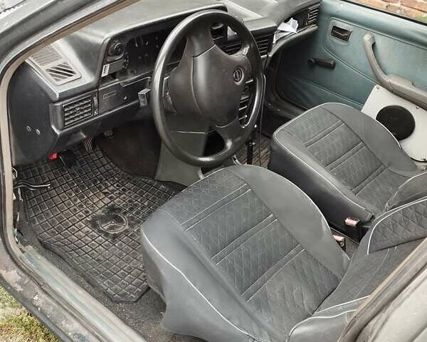 Серый Опель Кадет, объемом двигателя 1.3 л и пробегом 85 тыс. км за 900 $, фото 5 на Automoto.ua