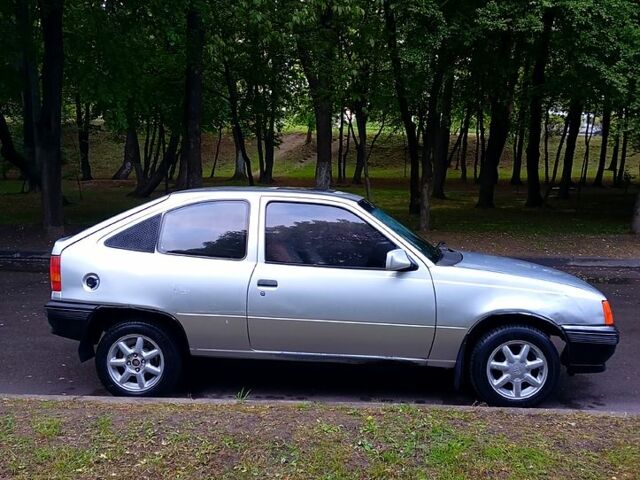 Серый Опель Кадет, объемом двигателя 1.4 л и пробегом 237 тыс. км за 850 $, фото 4 на Automoto.ua