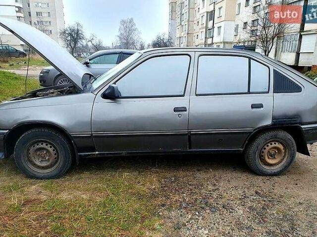 Серый Опель Кадет, объемом двигателя 1.4 л и пробегом 100 тыс. км за 1300 $, фото 5 на Automoto.ua