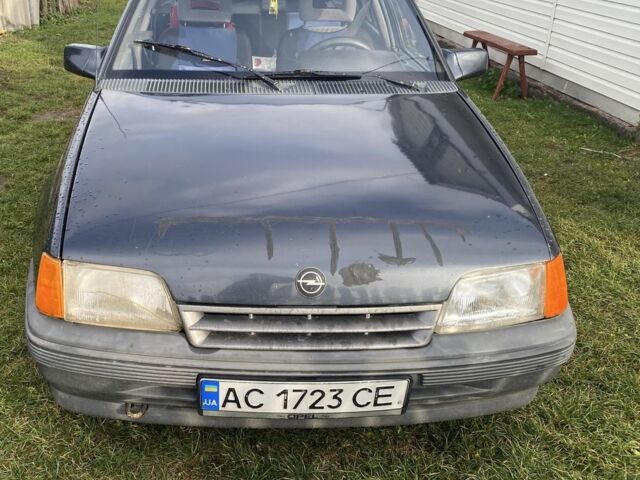 Серый Опель Кадет, объемом двигателя 1.6 л и пробегом 235 тыс. км за 1100 $, фото 3 на Automoto.ua