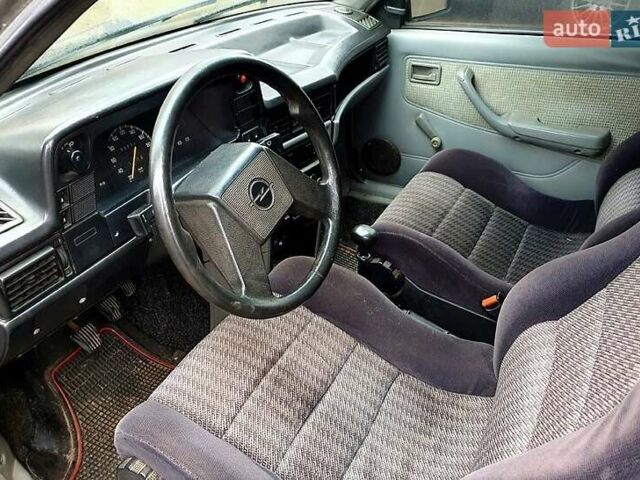 Серый Опель Кадет, объемом двигателя 1.4 л и пробегом 100 тыс. км за 1300 $, фото 2 на Automoto.ua