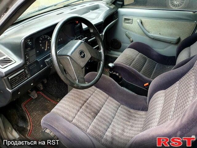 Серый Опель Кадет, объемом двигателя 1.4 л и пробегом 0 тыс. км за 1300 $, фото 3 на Automoto.ua