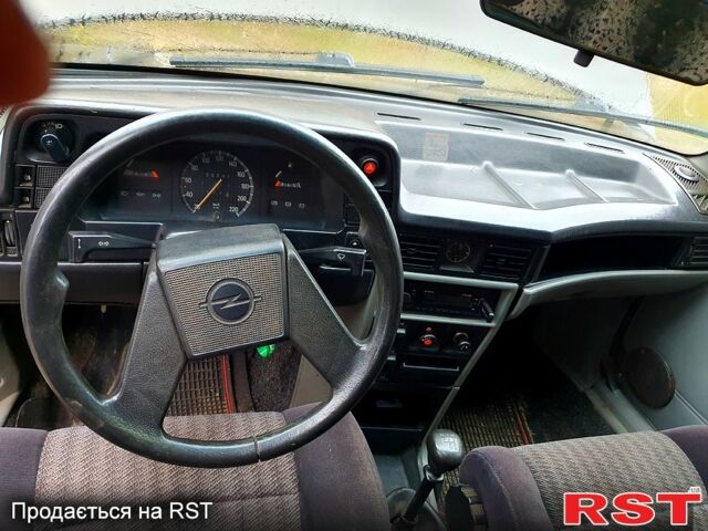 Серый Опель Кадет, объемом двигателя 1.4 л и пробегом 0 тыс. км за 1300 $, фото 2 на Automoto.ua