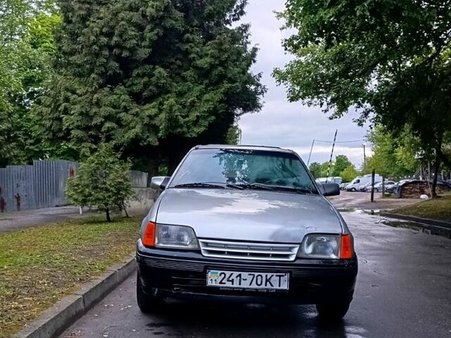 Серый Опель Кадет, объемом двигателя 1.4 л и пробегом 237 тыс. км за 850 $, фото 2 на Automoto.ua