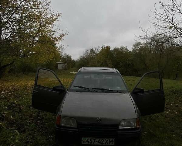 Серый Опель Кадет, объемом двигателя 1.3 л и пробегом 120 тыс. км за 154 $, фото 5 на Automoto.ua