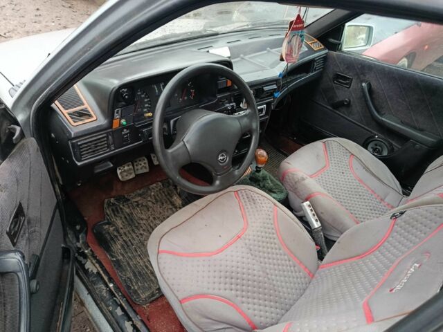 Серый Опель Кадет, объемом двигателя 1.3 л и пробегом 300 тыс. км за 650 $, фото 5 на Automoto.ua