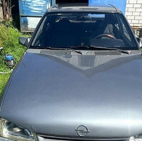 Серый Опель Кадет, объемом двигателя 1.3 л и пробегом 300 тыс. км за 1000 $, фото 3 на Automoto.ua
