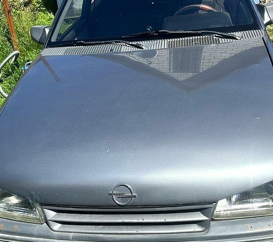 Серый Опель Кадет, объемом двигателя 1.3 л и пробегом 300 тыс. км за 1000 $, фото 5 на Automoto.ua