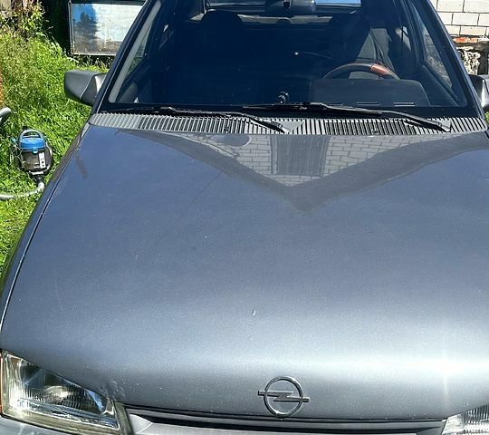 Серый Опель Кадет, объемом двигателя 1.3 л и пробегом 300 тыс. км за 1000 $, фото 4 на Automoto.ua