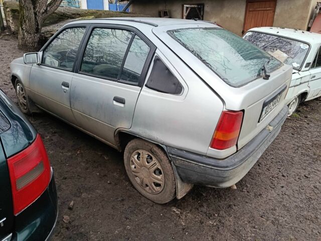 Серый Опель Кадет, объемом двигателя 1.3 л и пробегом 300 тыс. км за 650 $, фото 4 на Automoto.ua