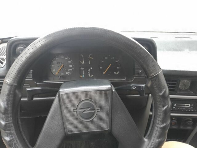 Серый Опель Кадет, объемом двигателя 1.3 л и пробегом 50 тыс. км за 630 $, фото 4 на Automoto.ua