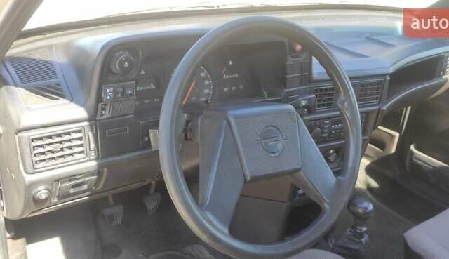 Сірий Опель Кадет, об'ємом двигуна 1.3 л та пробігом 170 тис. км за 1200 $, фото 10 на Automoto.ua