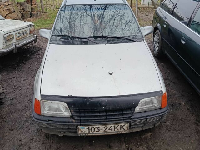 Серый Опель Кадет, объемом двигателя 1.3 л и пробегом 300 тыс. км за 650 $, фото 1 на Automoto.ua