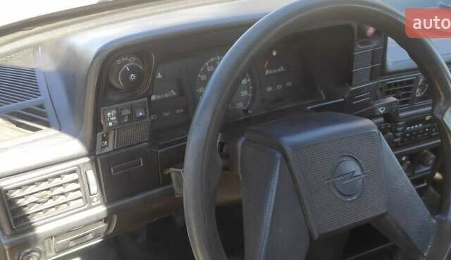 Сірий Опель Кадет, об'ємом двигуна 1.3 л та пробігом 170 тис. км за 1200 $, фото 19 на Automoto.ua