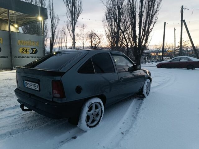 Сірий Опель Кадет, об'ємом двигуна 1.6 л та пробігом 200 тис. км за 1100 $, фото 4 на Automoto.ua