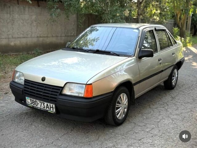 Сірий Опель Кадет, об'ємом двигуна 1.3 л та пробігом 3 тис. км за 1000 $, фото 1 на Automoto.ua