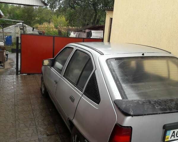 Серый Опель Кадет, объемом двигателя 1.3 л и пробегом 200 тыс. км за 500 $, фото 2 на Automoto.ua