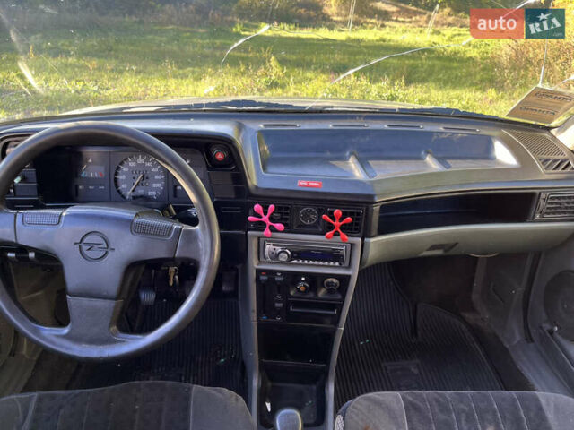 Серый Опель Кадет, объемом двигателя 1.3 л и пробегом 150 тыс. км за 1400 $, фото 20 на Automoto.ua