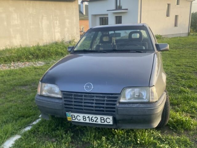 Серый Опель Кадет, объемом двигателя 1.3 л и пробегом 120 тыс. км за 750 $, фото 1 на Automoto.ua