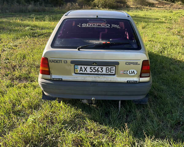 Серый Опель Кадет, объемом двигателя 1.3 л и пробегом 150 тыс. км за 1400 $, фото 10 на Automoto.ua