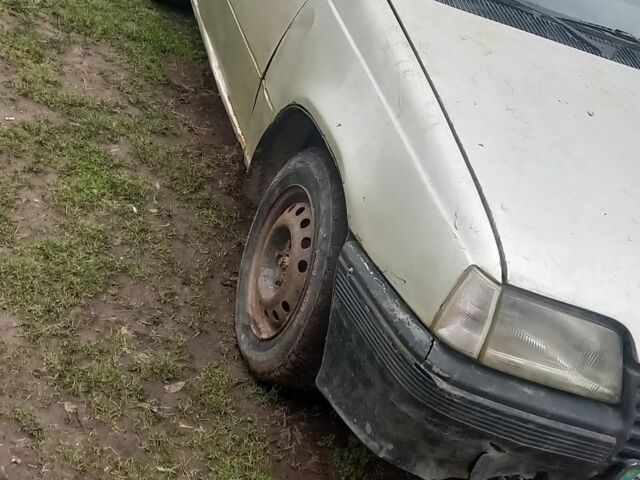 Серый Опель Кадет, объемом двигателя 1.3 л и пробегом 838 тыс. км за 450 $, фото 2 на Automoto.ua