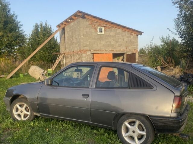 Серый Опель Кадет, объемом двигателя 1.3 л и пробегом 120 тыс. км за 750 $, фото 3 на Automoto.ua