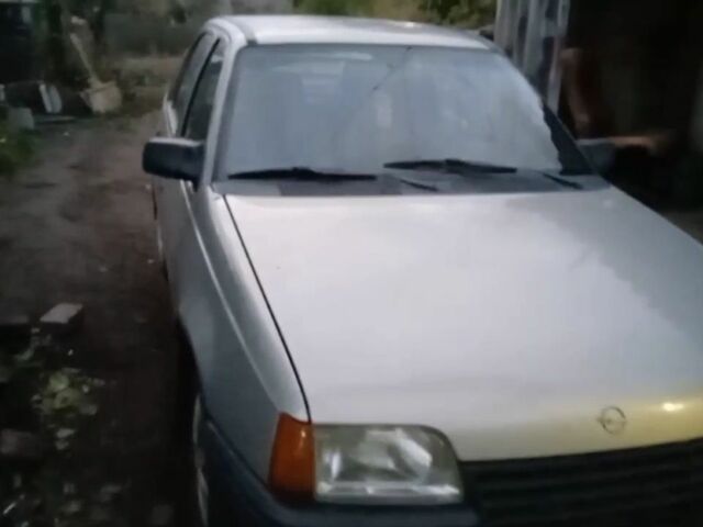 Сірий Опель Кадет, об'ємом двигуна 1 л та пробігом 100 тис. км за 953 $, фото 1 на Automoto.ua