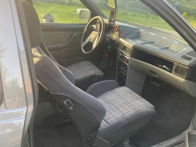 Серый Опель Кадет, объемом двигателя 1.3 л и пробегом 120 тыс. км за 750 $, фото 6 на Automoto.ua