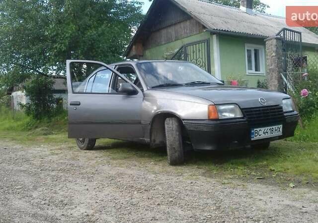 Серый Опель Кадет, объемом двигателя 1.3 л и пробегом 110 тыс. км за 1250 $, фото 2 на Automoto.ua