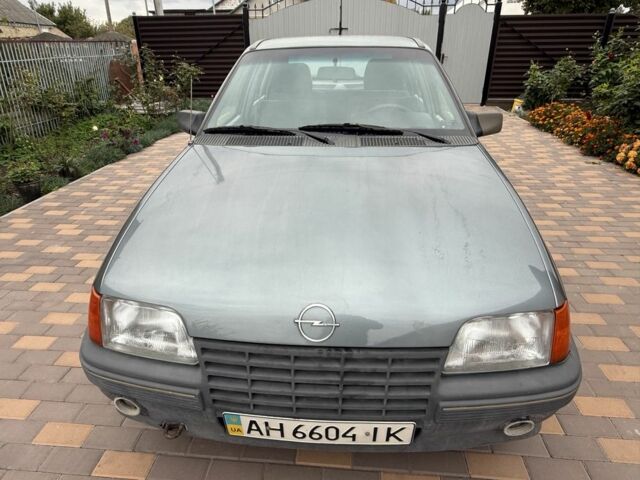 Серый Опель Кадет, объемом двигателя 1.3 л и пробегом 135 тыс. км за 1300 $, фото 4 на Automoto.ua