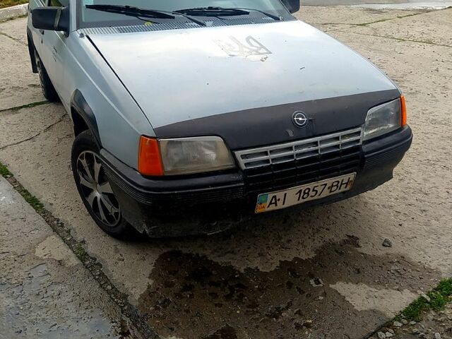 Серый Опель Кадет, объемом двигателя 1.3 л и пробегом 0 тыс. км за 650 $, фото 2 на Automoto.ua