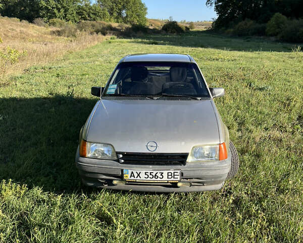 Серый Опель Кадет, объемом двигателя 1.3 л и пробегом 150 тыс. км за 1400 $, фото 3 на Automoto.ua