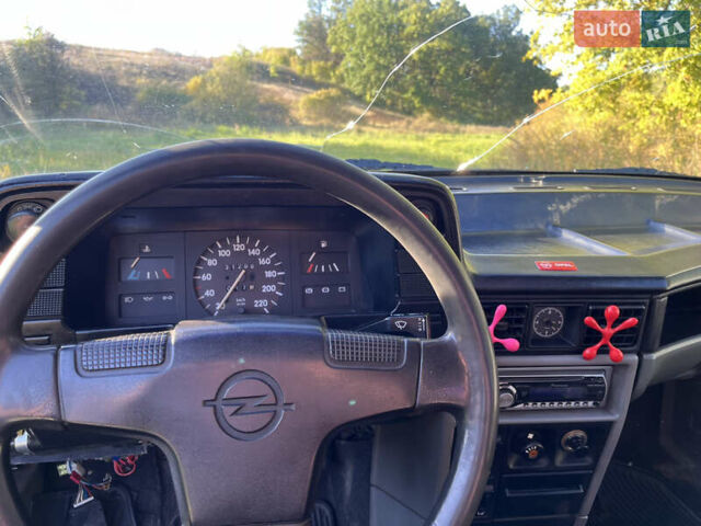 Серый Опель Кадет, объемом двигателя 1.3 л и пробегом 150 тыс. км за 1400 $, фото 25 на Automoto.ua