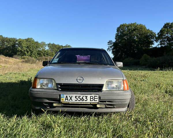 Серый Опель Кадет, объемом двигателя 1.3 л и пробегом 150 тыс. км за 1400 $, фото 2 на Automoto.ua