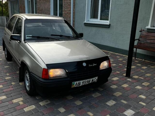 Серый Опель Кадет, объемом двигателя 1.4 л и пробегом 198 тыс. км за 799 $, фото 1 на Automoto.ua