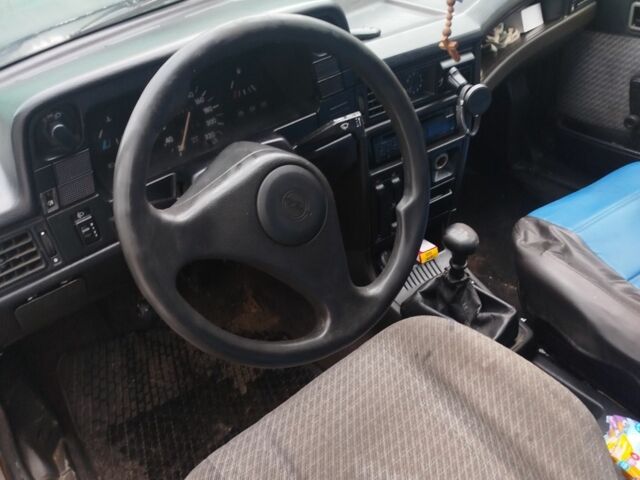 Серый Опель Кадет, объемом двигателя 1.4 л и пробегом 150 тыс. км за 600 $, фото 5 на Automoto.ua